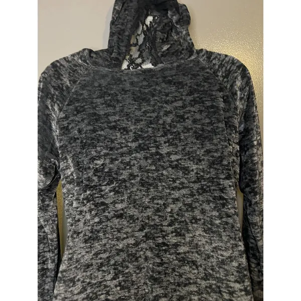 Vine Street Tunic Top Womens Medium Gray Velour Hooded Lace Hem Long Sleeve - Image 9