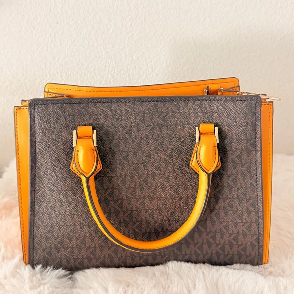 Michael Kors Leather Messenger‎ Crossbody Handbag EUC - Image 2