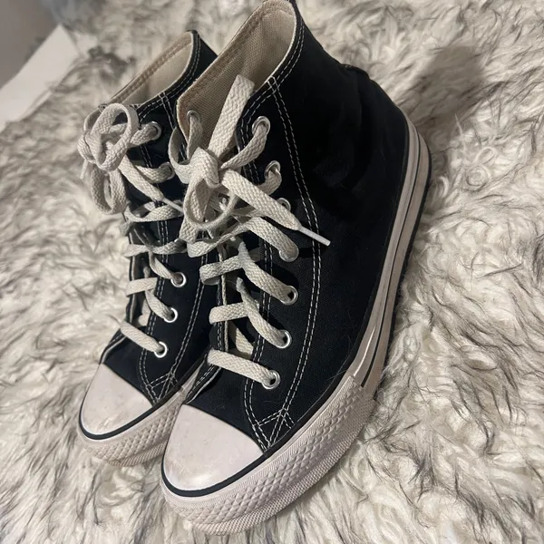 Converse High-Top Sneakers – Kids Size 5 (Fits Women’s 7) ✨ - Image 2