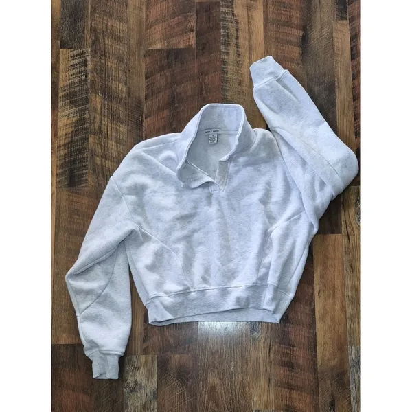 Unbranded Women's Grey Sweatshirt - Image 2