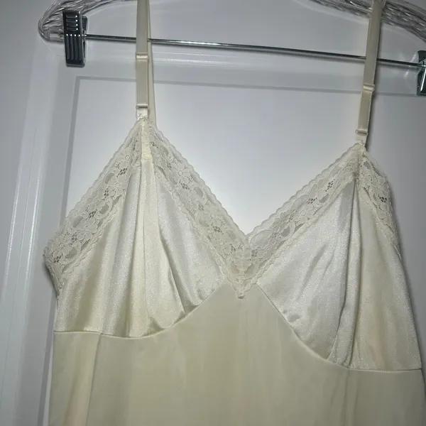Vanity Fair Vintage Full Slip Lace Trim Ivory Cream Lingerie bridal coquette - Image 2