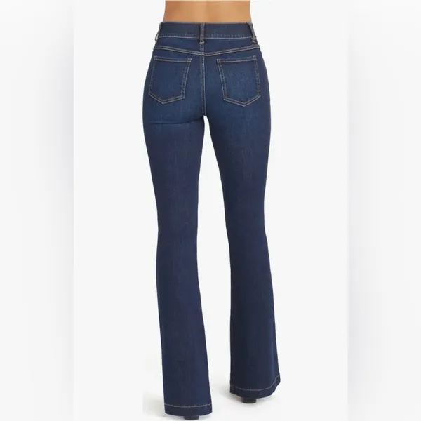 SPANX Pull-On Flare Jeans in Midnight Shade Medium Wash Size 3X Stretchy Denim - Image 2