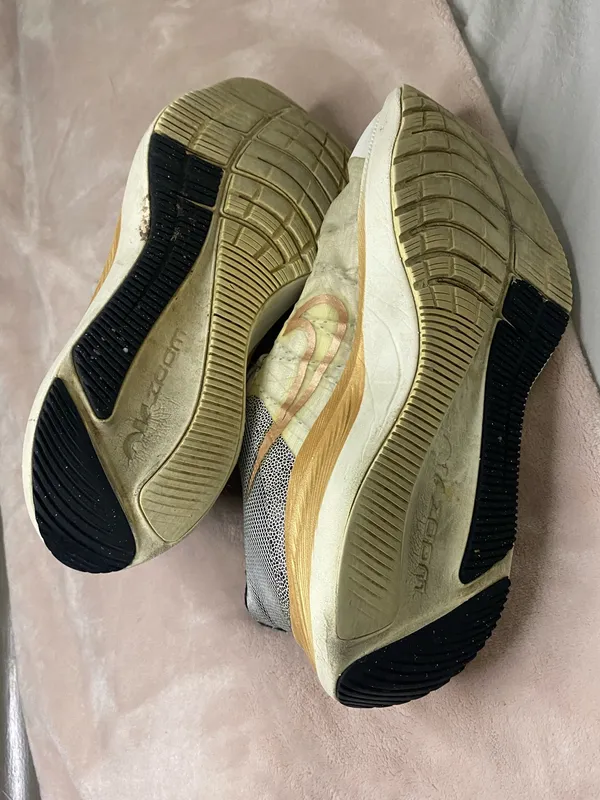 Nike Womens Winflo 8 Premium Sail Metallic Copper Coin Shoes Size 6 - Image 7