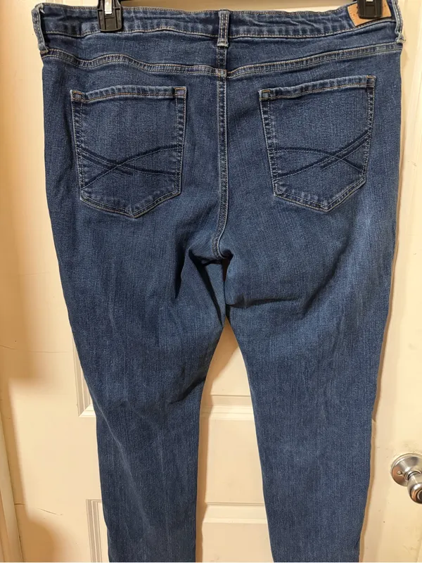 Aeropostale Women's Dark Blue Skinny Jeans - Image 3