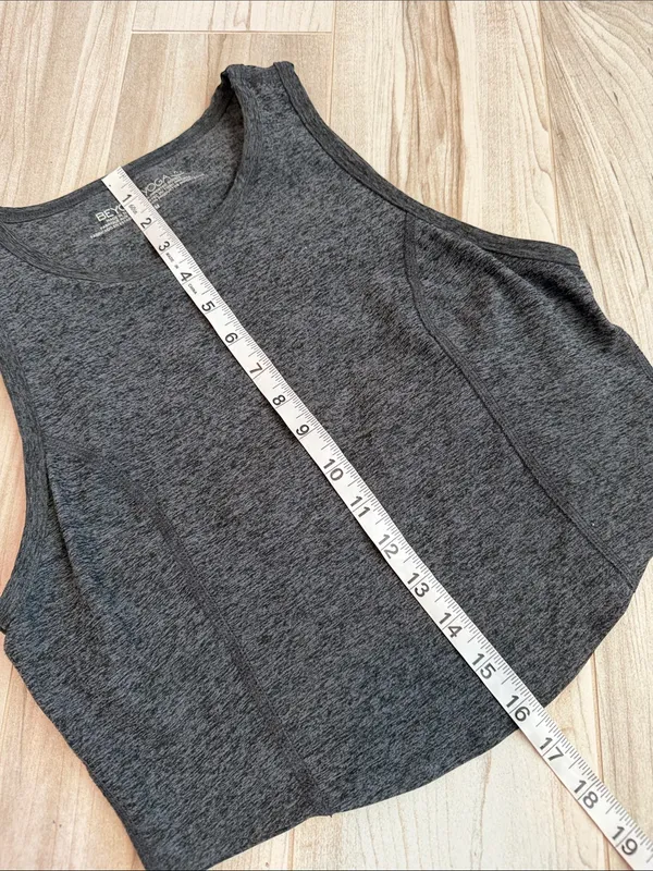 Beyond Yoga Grey Cropped Tank Active Medium - Image 5