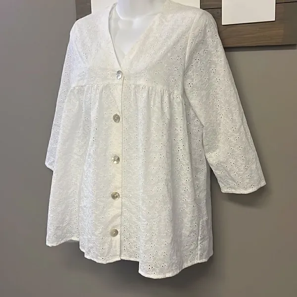 ZARA White Eyelet Flowy 3/4 Button Up Peplum Shirt- Small - Image 2