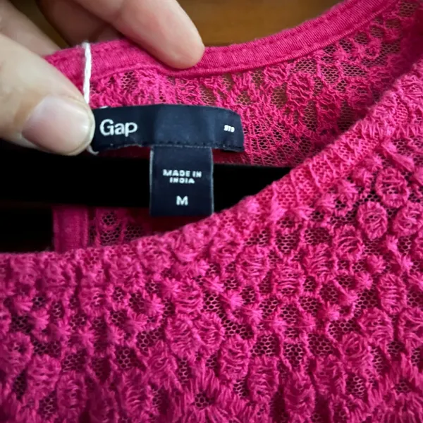 Gap short sleeve top in Raspberry sherbet size medium - Image 3