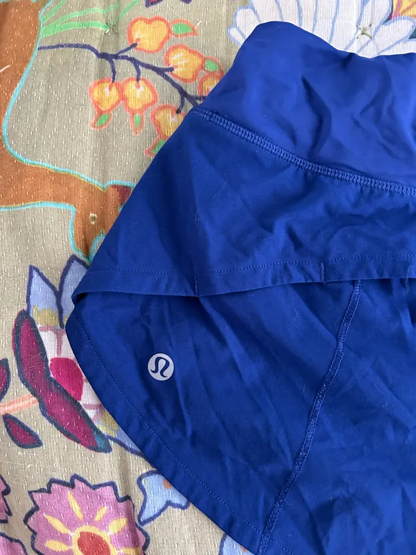 Lululemon Larkspur  Speed Up shorts (2.5) - Image 3