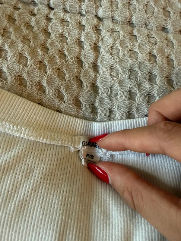 Garage V-Neck Top Crop - Image 2