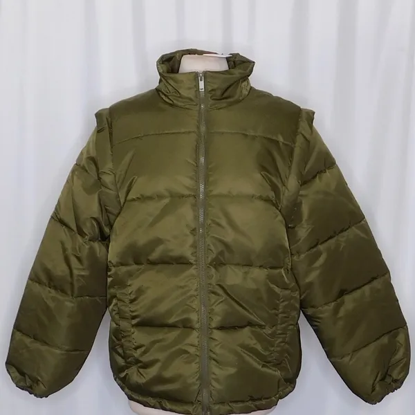 NWT!! WEWOREWHAT Zip Off Sleeve Nylon Puffer Jacket Military Olive Medium - Image 3