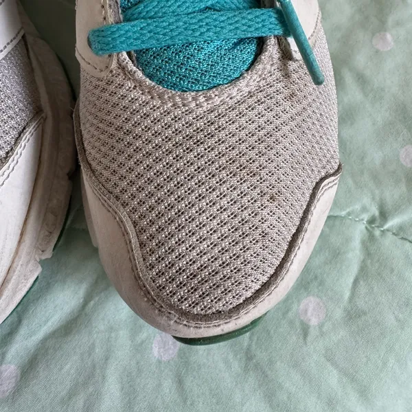 Nike Downshifter White and Teal Running Shoes Womens size 8 - Image 5