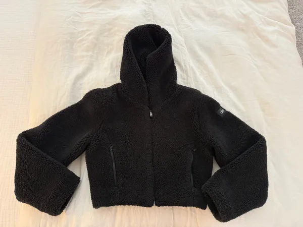 Alo Cropped Sherpa Zip Up - Image 2