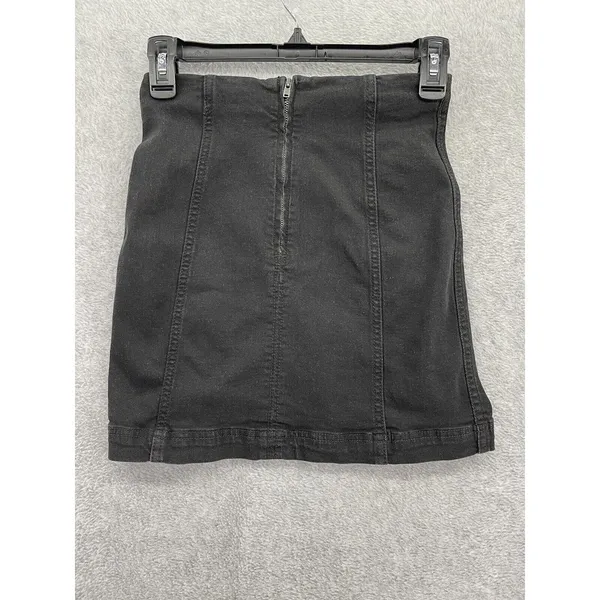 Free People Women's Black Denim Skirt Mini Solid Zipper Back Size 0 - Image 2