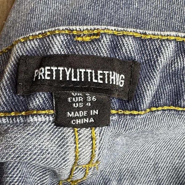 PrettyLittleThing Light Blue Relaxed Wide Leg Jeans with Bottom Detail - Image 2