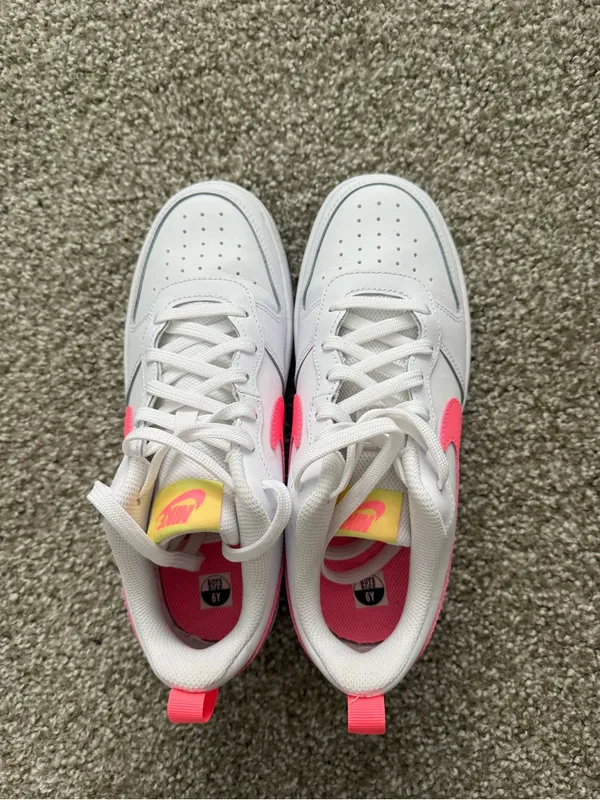 Nike White Low-Top Sneakers with Neon Pink Swoosh - Image 5