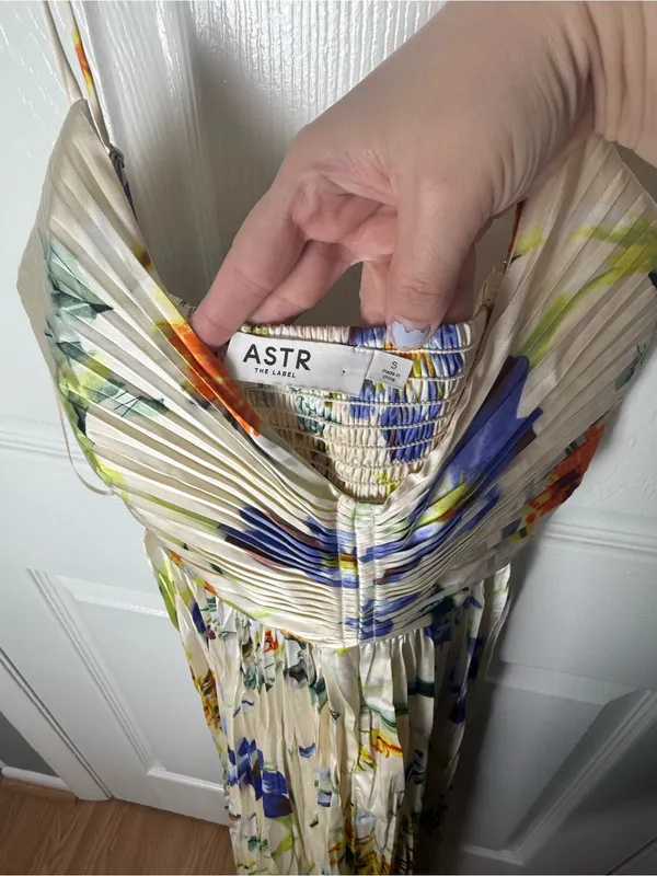 ASTR The Label Maeve Midi Dress in Multi Floral S - Image 6