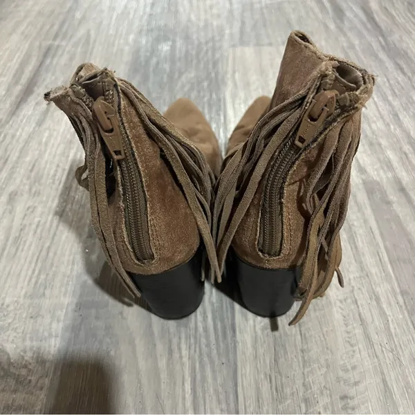 Mossimo Supply Co Brown/Grey Ankle Boots w/ Fringes; 7.5 women’s - Image 3
