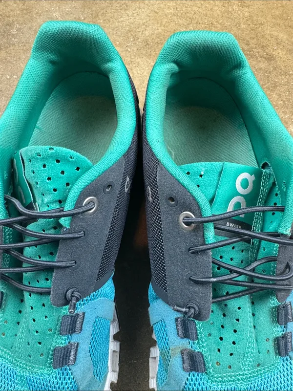 On Running Cloud Sneakers in Teal and Blue Size: 8 - Image 9