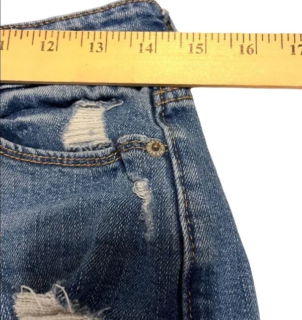 Old navy distressed high rise shorts size 6 - Image 7