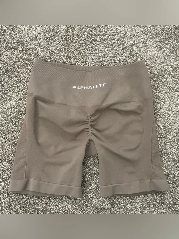 Women’s Alphalete Amplify Contour Shorts Mocha Brown Size M - Image 6
