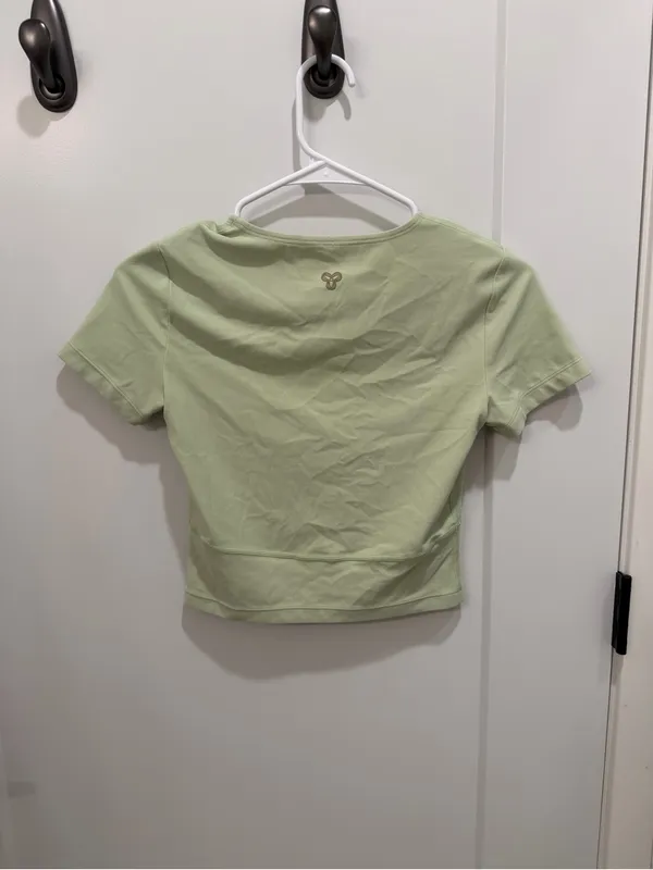 Aritzia Light Sage Short Sleeve Cropped Tee - Image 2