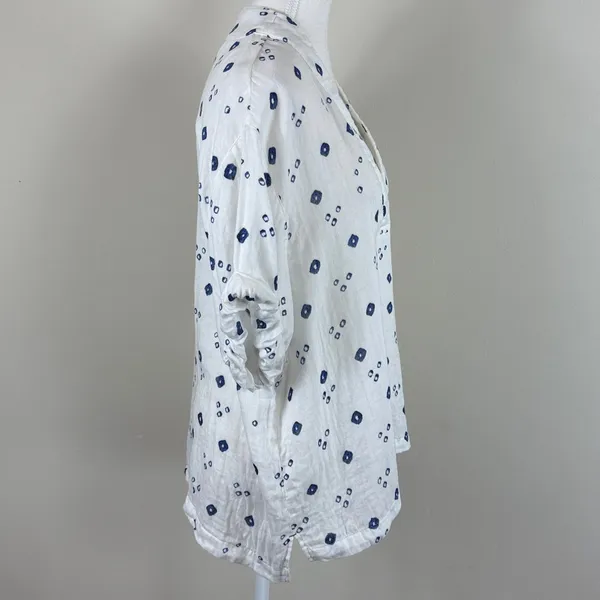 XiRENA Avery‎ Cotton V-neck Blouse in White w/ Blue Print Size Large - Image 7