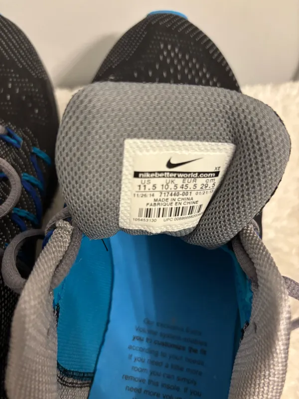 Nike unisex 11.5 running sneakers blue and black lace up .. casual  - Image 4