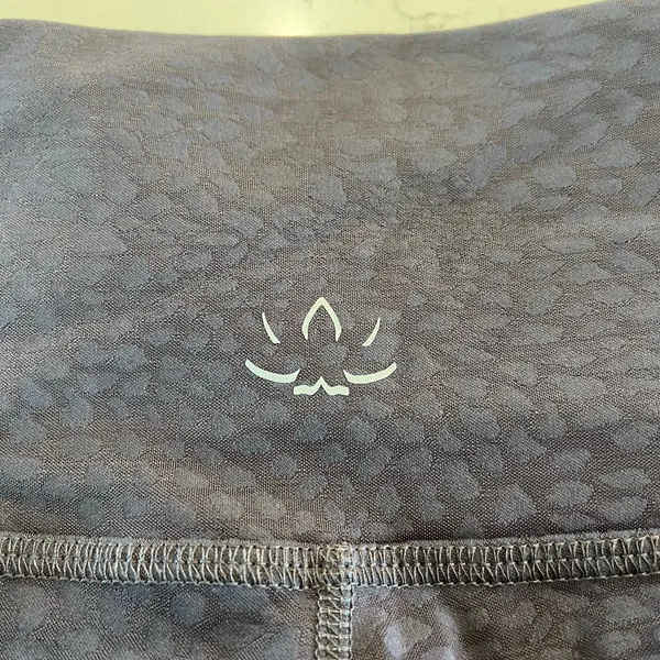Beyond Yoga High Waisted Midi Leggings in Shadow Grey‎ Size Medium - Image 8