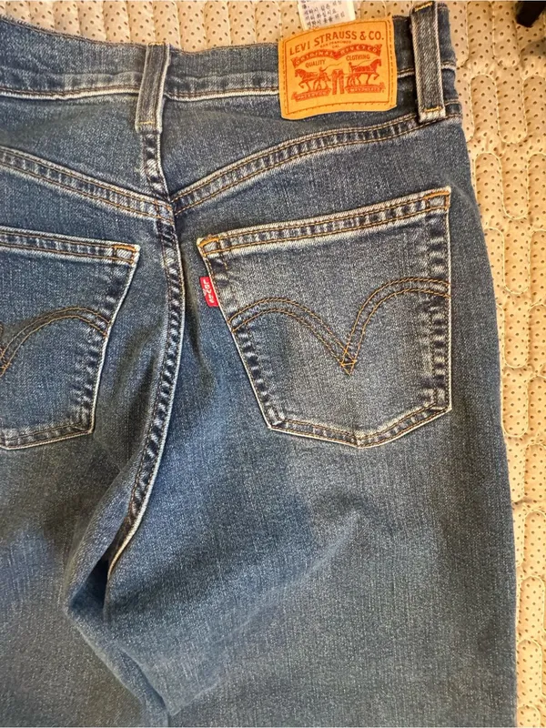Levi's Women's Medium Blue Wide-Leg Flare Jeans - Image 7