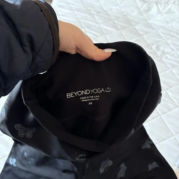 Beyond Yoga Womens Size XS Black Leggings Butterflies Athleisure Yoga Workout‎ - Image 6