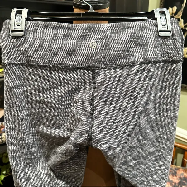 Lululemon Wunder Under High-Rise Leggings – Black & Gray Textured, Size 6 - Image 7