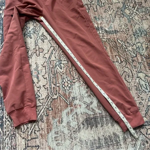 Figs Zamora High-Waisted Slim Jogger Scrub Pants in Mauve Dusty Rose Size Small - Image 11
