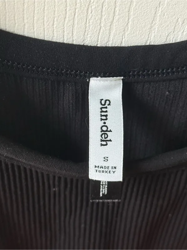 Aritzia Sun-deh Black Ribbed Seamless Tank - Image 4