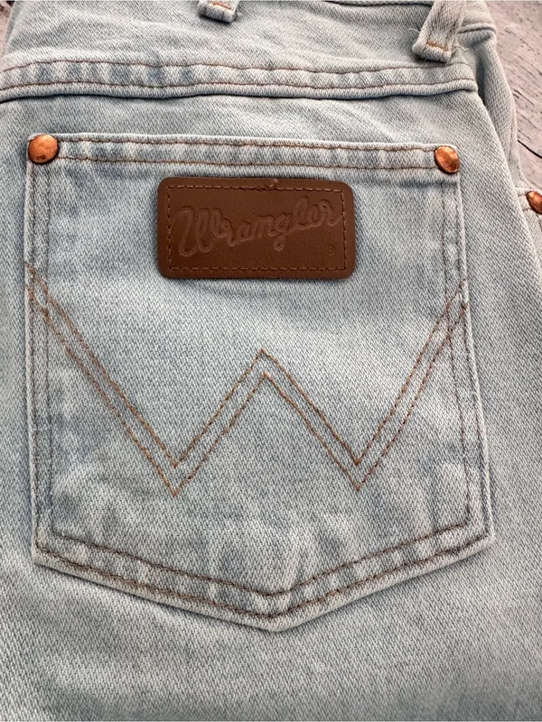 Vintage Wrangler Women's Light Wash Straight Leg Jeans - Pale Blue - Image 3