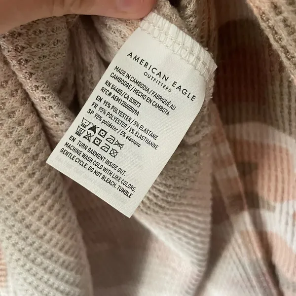 American Eagle Waffle Knit Pink Camo Print Soft‎ Cozy Sweater - Image 6