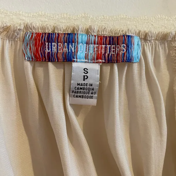 Urban Outfitters Cream Lace Trim Cropped Camisole Size Small - Image 8