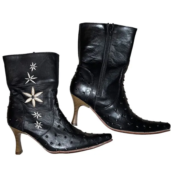 El Canelo lady’s black booties with cream flowers on side. - Image 2