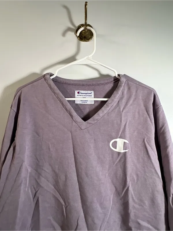 Champion Women’s Size Medium Boxy‎ Cropped Sweatshirt V-Neck Smoked Lilac Purple - Image 3