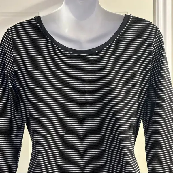 White House Black Market Black White Striped Floral Accent Women's Top Small - Image 10
