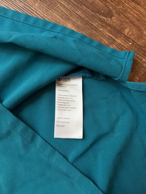 NWOT FIGS Women’s Pacific Blue Catarina One Pocket Scrub Top Nursecore - Size S - Image 4