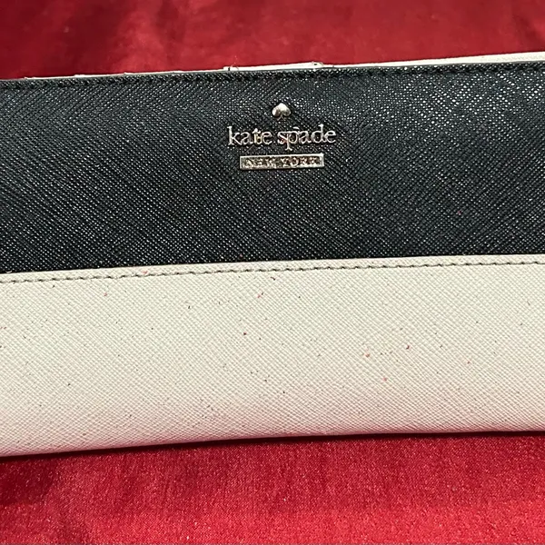 Kate Spade Black & Cream Wallet-Preowned-see wear in pics-Will heavily discount - Image 4