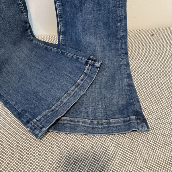 American Eagle Super Hi-Rise Flare Jeans Women Sz 4 Long Patch Pockets Cut Hem - Image 3
