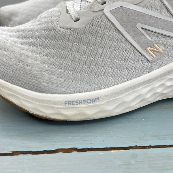 New Balance Fresh Foam Arishi v4 Light Grey White Gum Runnin Shoes WARISEG4 8.5W - Image 10