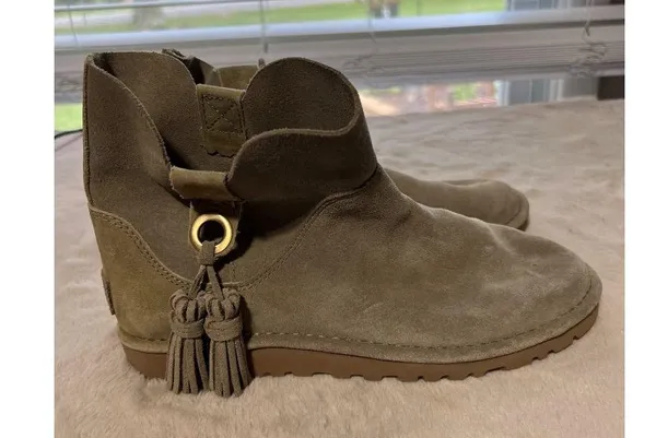 UGG Womens Suede Ankle Boots With Tassels & Rubber Sole - Image 3