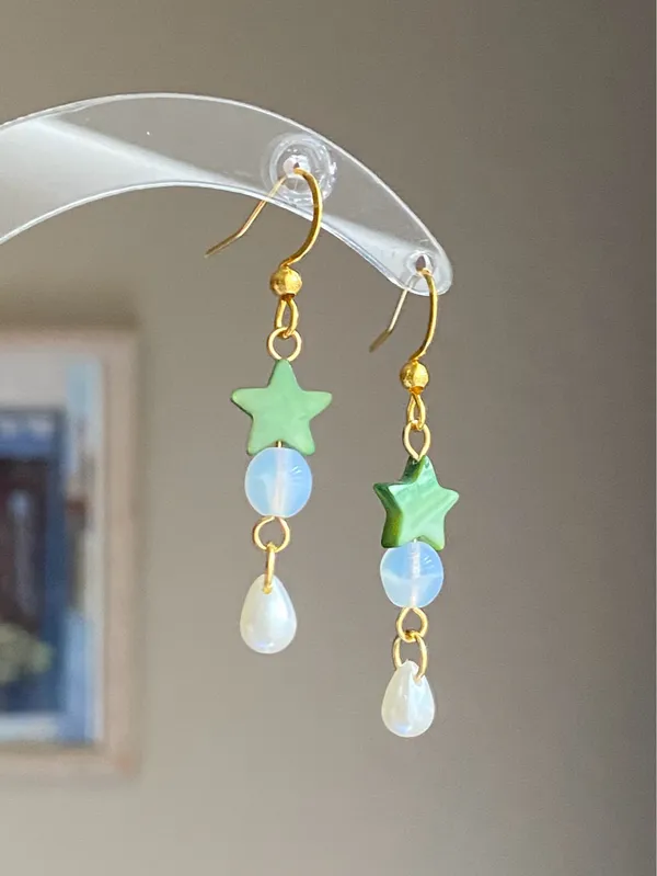 Handmade fairy whimsy star & teardrop dangle earrings💚🌟 - Image 3