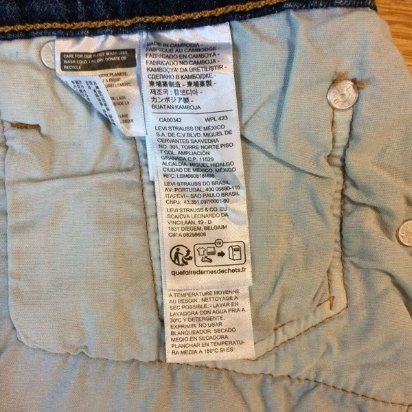 NWT Levi’s 501 Jean shorts 28 button-fly medium wash raw hem - Image 7