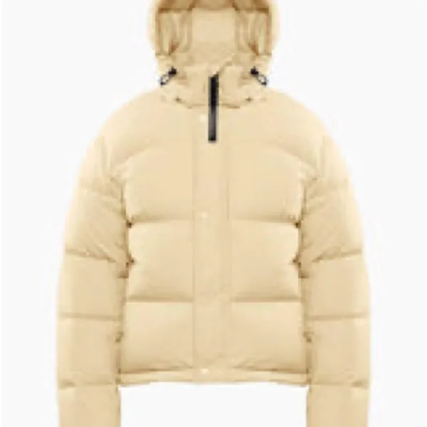 NWOT - Aritzia Super Puff Shorty in Light Yellow size small - Image 5