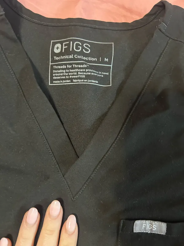 Black FIGS Set Scrubs - Image 3