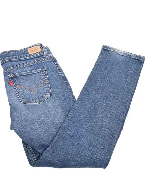 Levi's Women's Straight 526 Jean 10 - Image 3