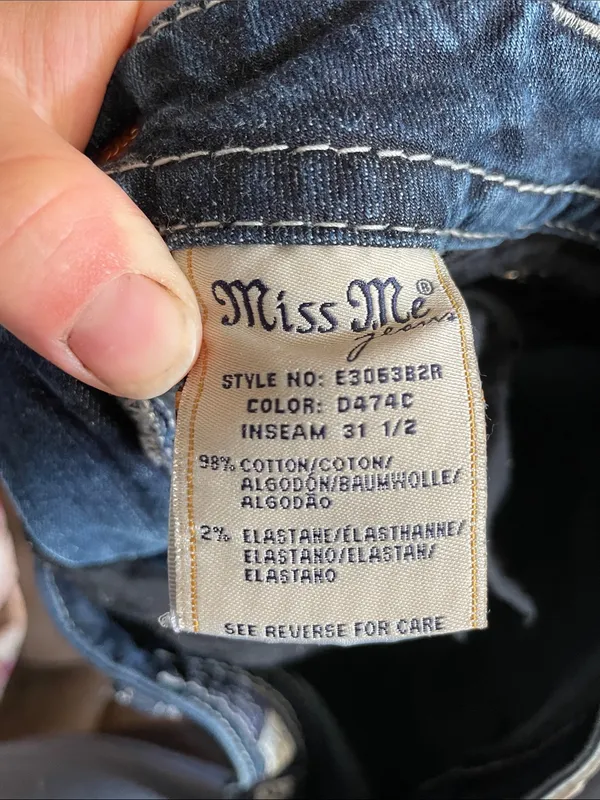 Miss Me Ladies Dark Blue Bootcut Jeans with Fading Angel wing pockets size 29 - Image 9